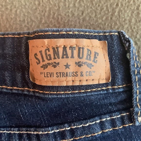 Levi’s Signature Modern Straight jeans. 5 pocket. Size 6M. 28 x 32 - Picture 7 of 8